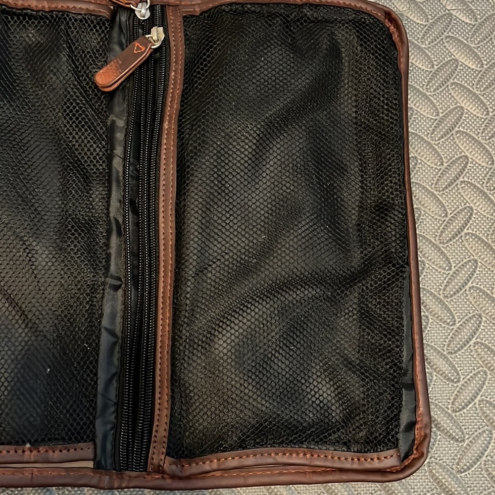 Toiletry bag - Picture 5 of 10